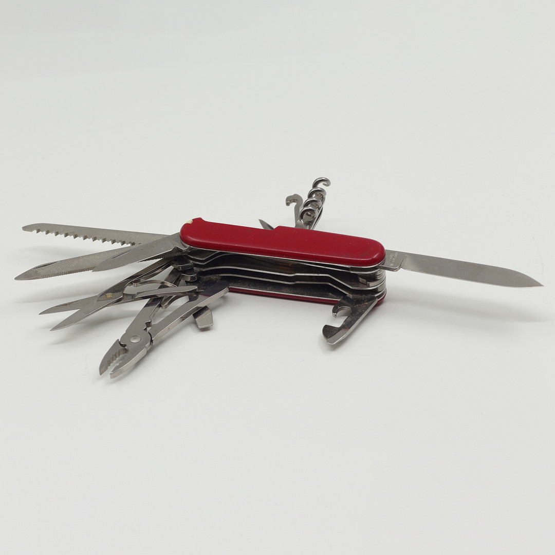 FICKKNIVAR, 4 ST, VARAV TVÅ VICTORINOX.