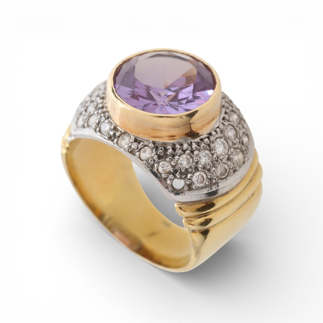 Ring with diamonds pavé and gemstones.