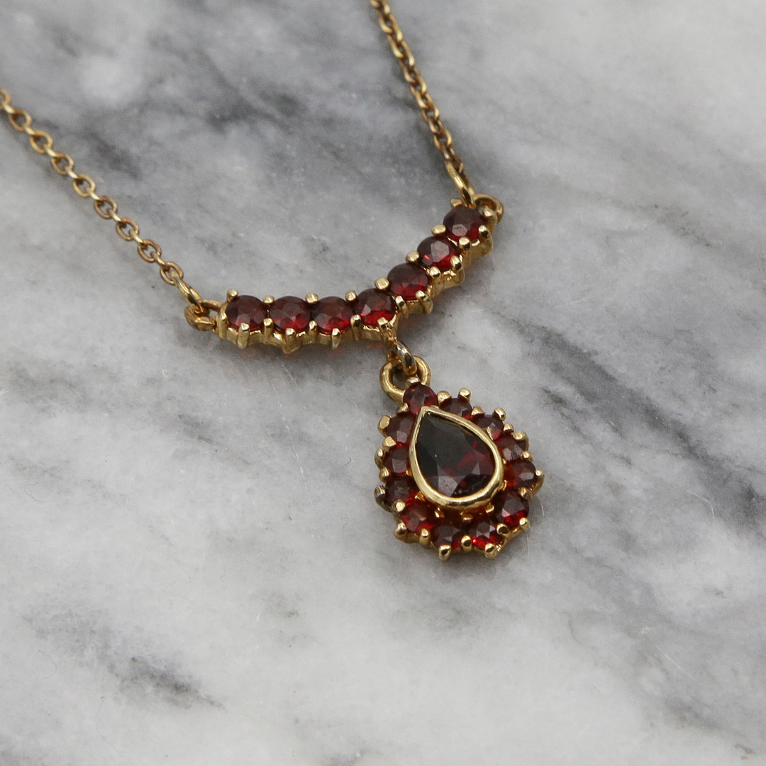 COLLIER MED RÖDA GRANATER, SILVER, FÖRGYLLT, 1900-TAL.