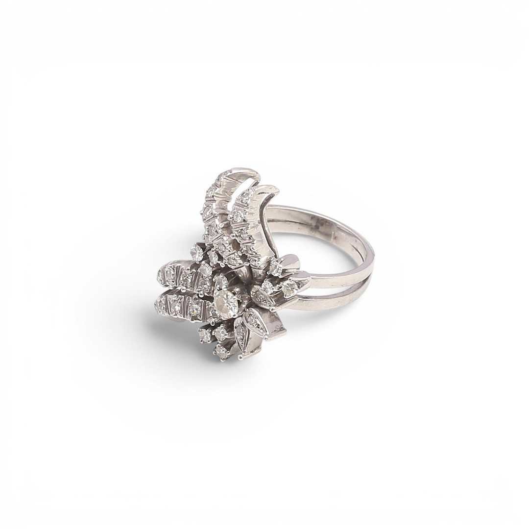 Diamonds floral ring.
