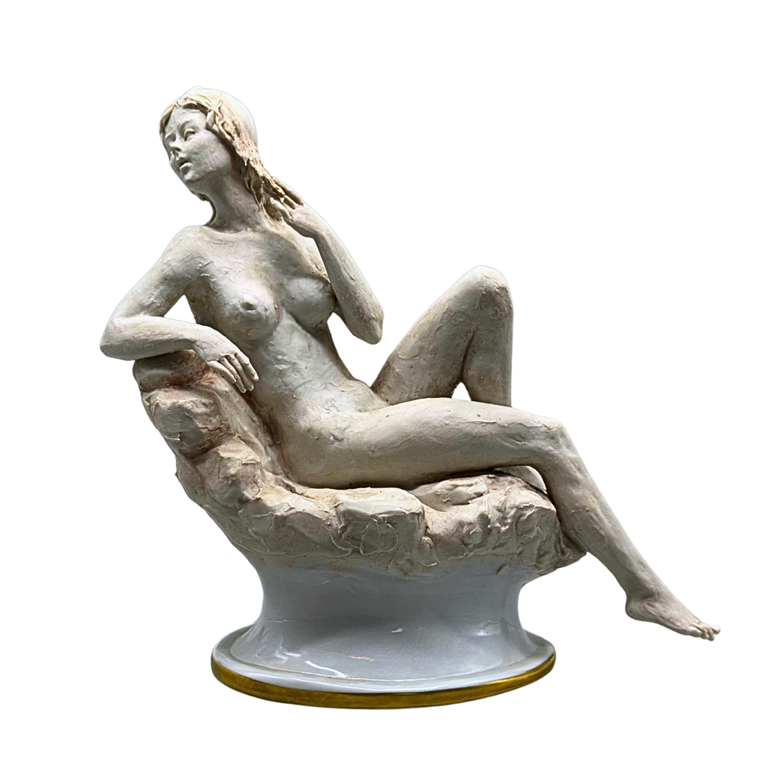 CAPODIMONTE PORZELLANSKULPTUR EINES WEIBLICHEN AKTS.
