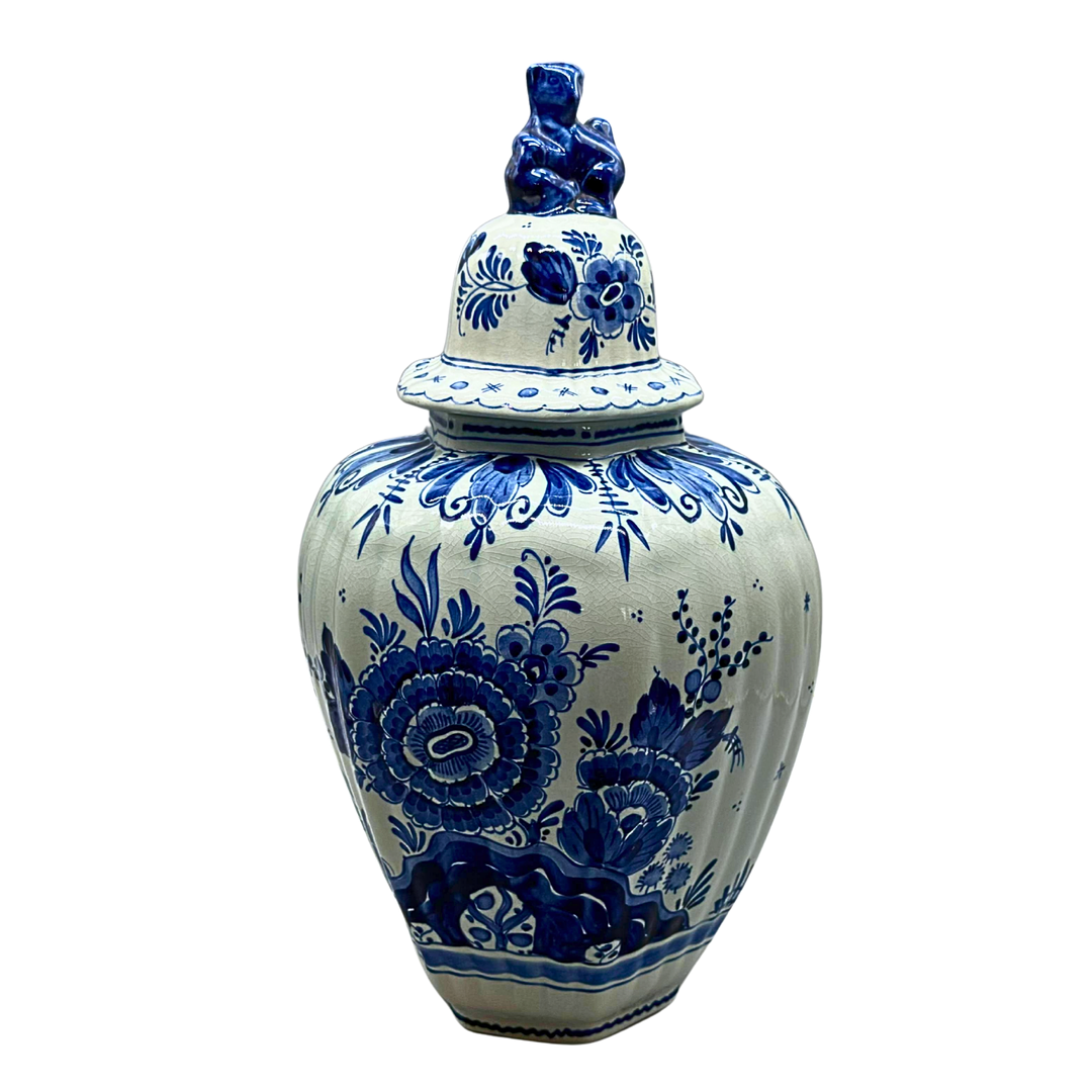 DELFT ROYAL DECKELVASE AUS PORZELLAN.