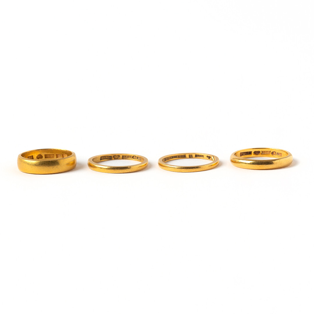 RINGAR, 4 st, 23K guld, svenska stämplar.