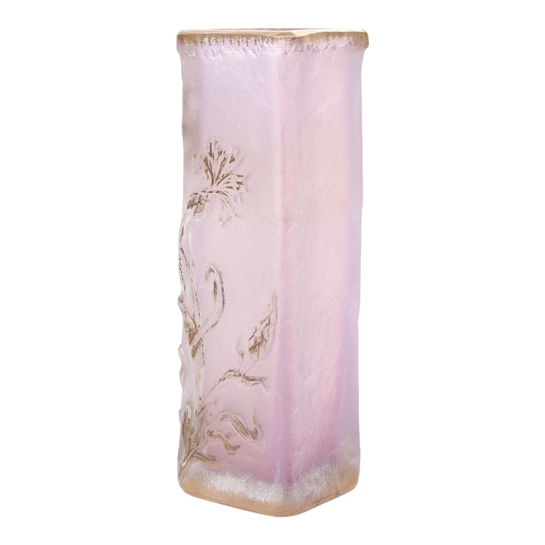 DAUM NANCY. Rombeformet art nouveau vase af rosa glas med gulddekoration, 1900-tallets begyndelse.