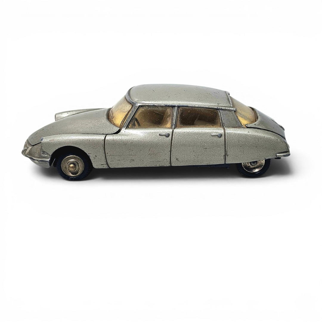 Meccano. Dinky Toys Poch. Coche Citroën DS19.