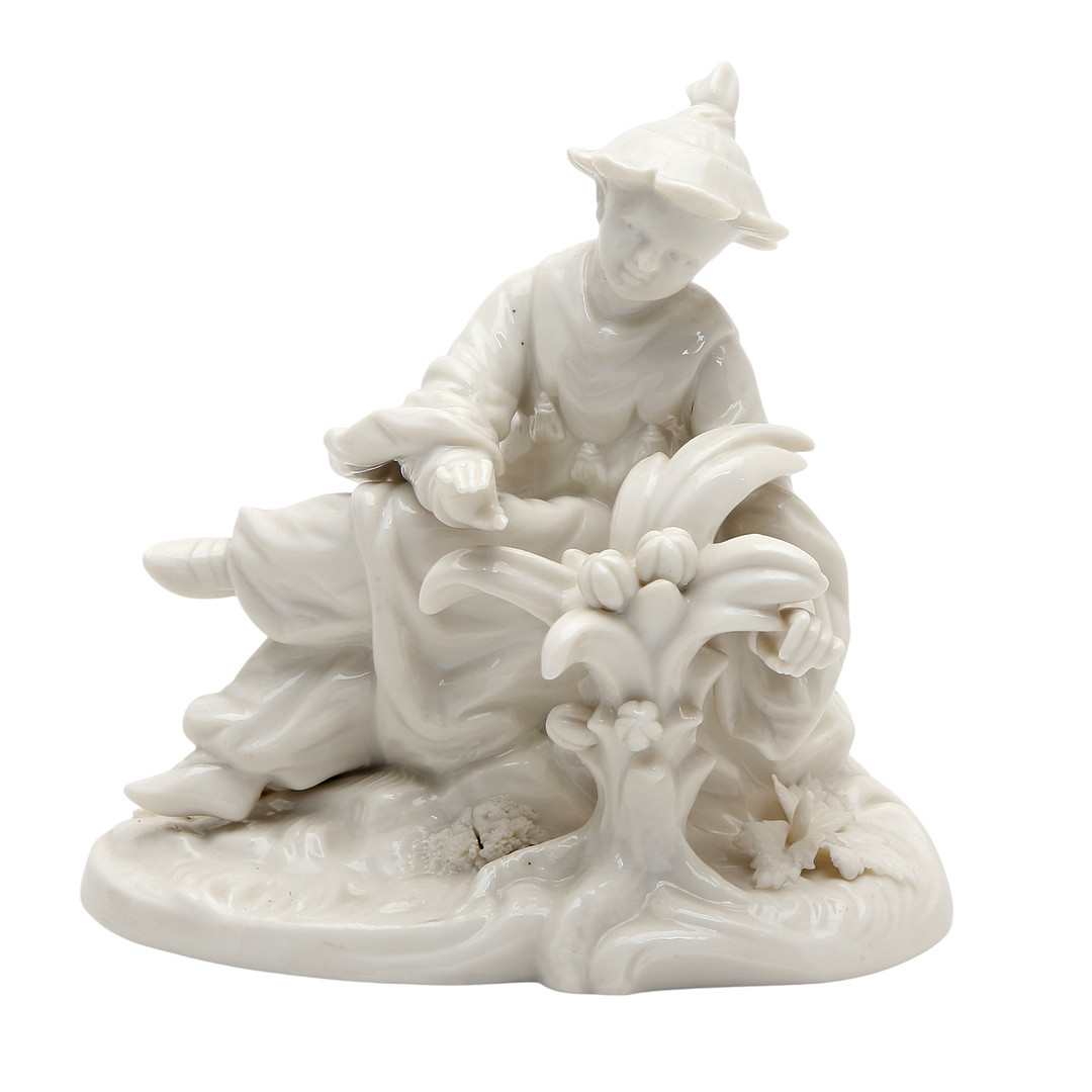 "Chinoiserie", figure in Nymphenburg glazed porcelain, 20th Century.