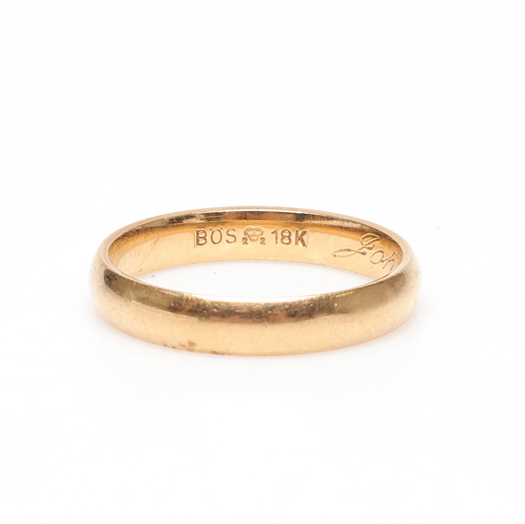 RING samt 2 par ÖRHÄNGEN, 18K, Guld, vikt cirka 4,3 gram.