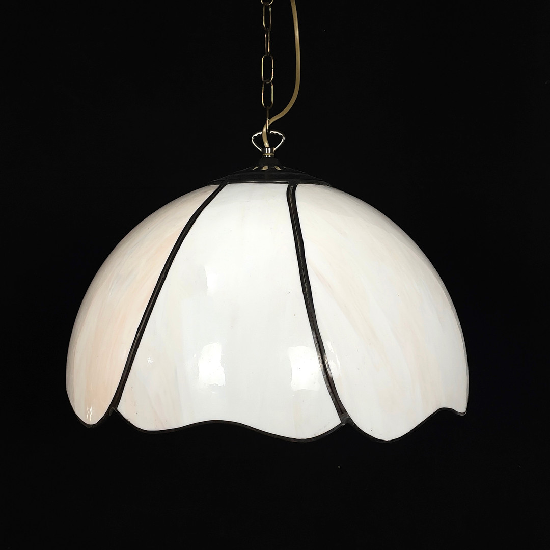 TAKLAMPA, Tiffanystil, glas och metall, 1900-tal.