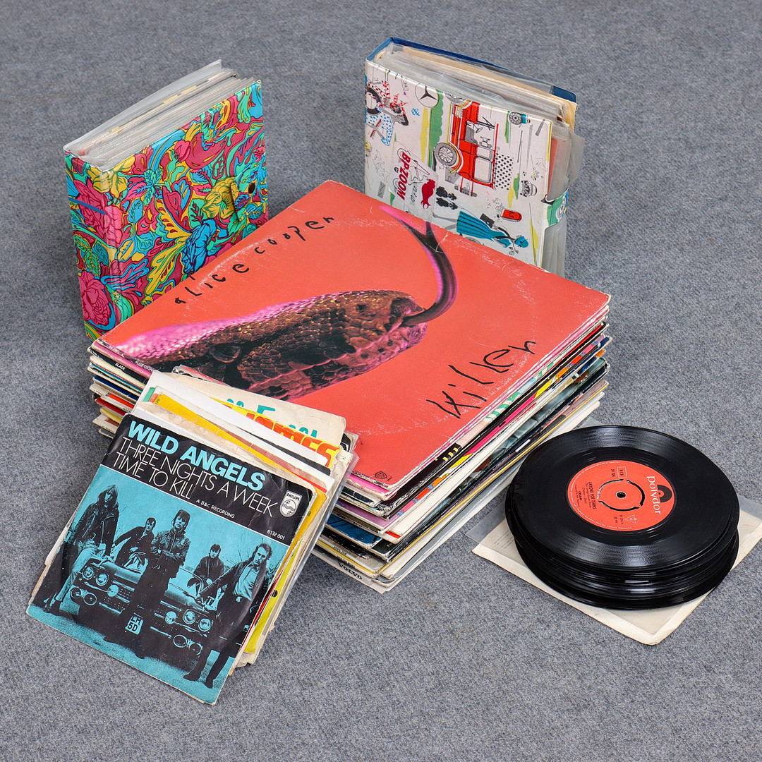 28 LP-SKIVOR SAMT ÖVER 80 SINGELSKIVOR, ALICE COOPER, THE BEATLES, BEACHBOYS, THE SUPREMES M.M.