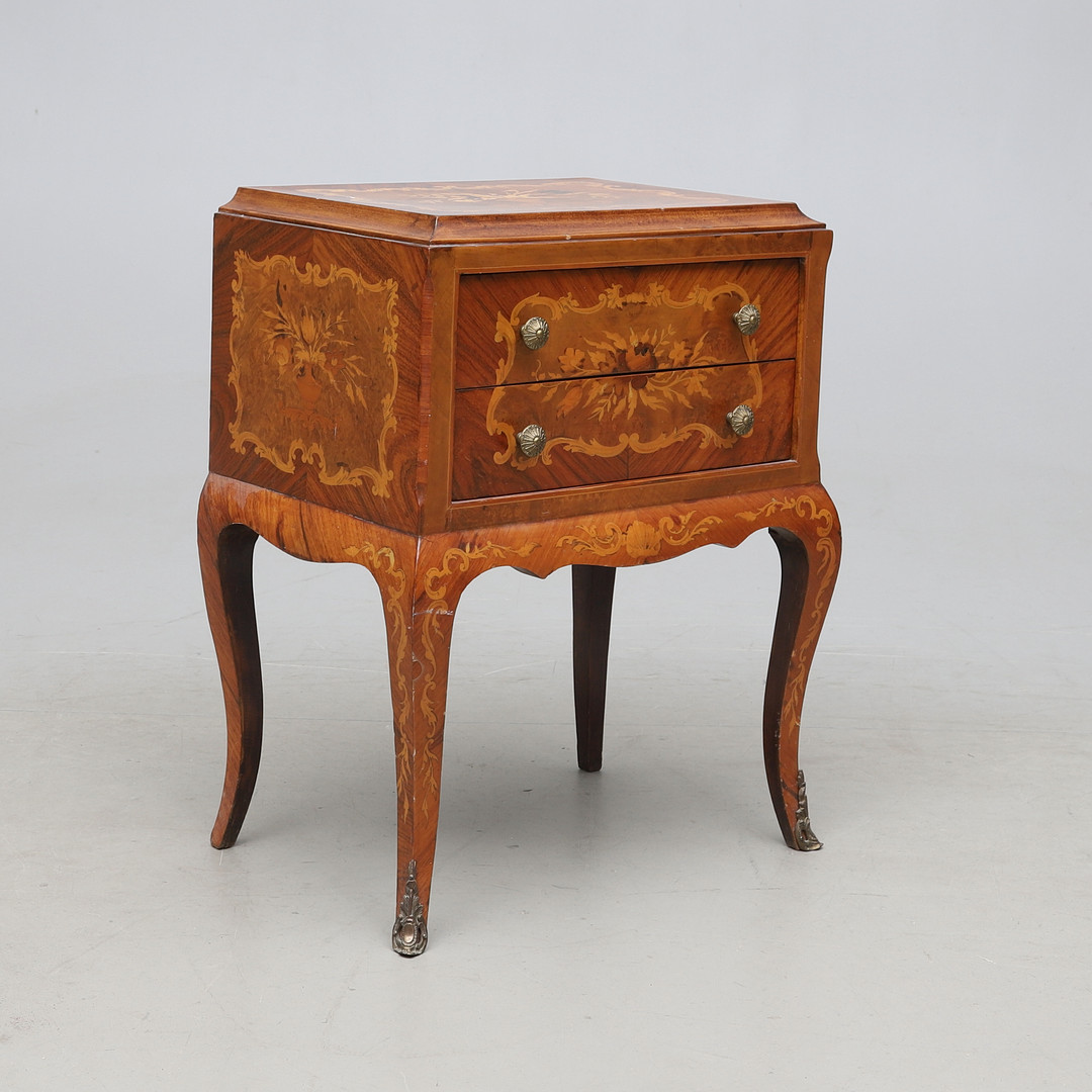 BYRÅ, mahogny, intarsia, rokokostil, 1900-tal.