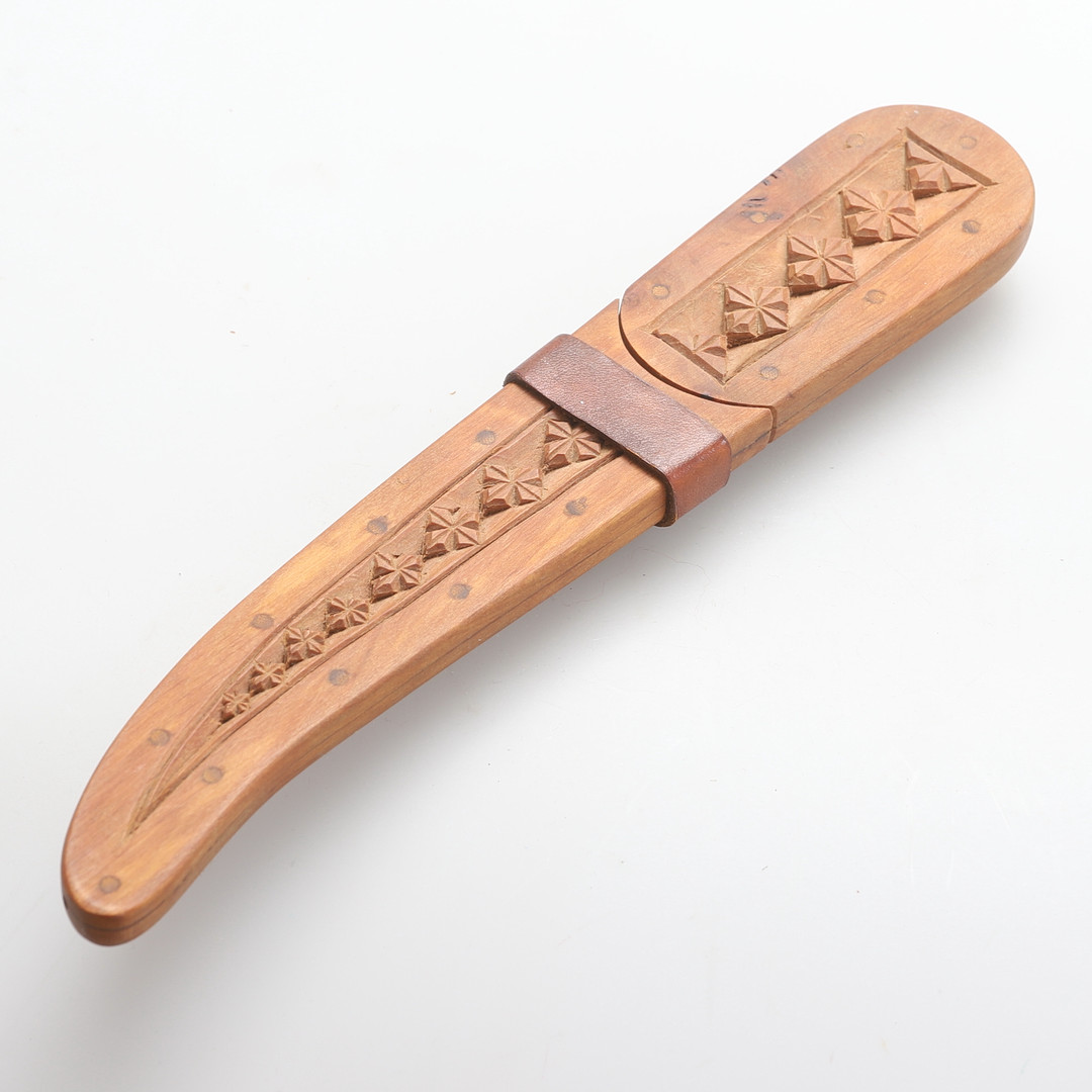 KNIV, Frosts.