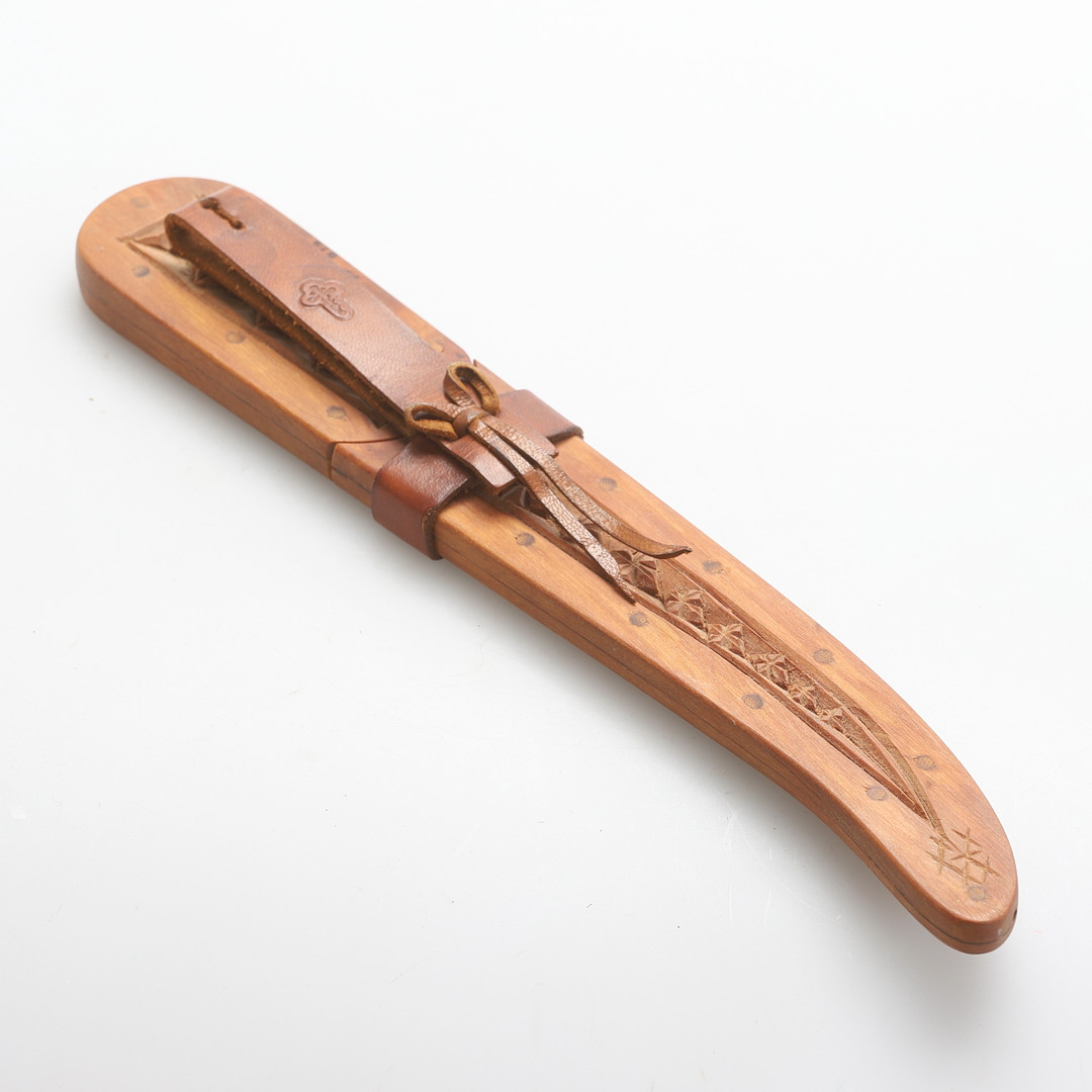 KNIV, Frosts.