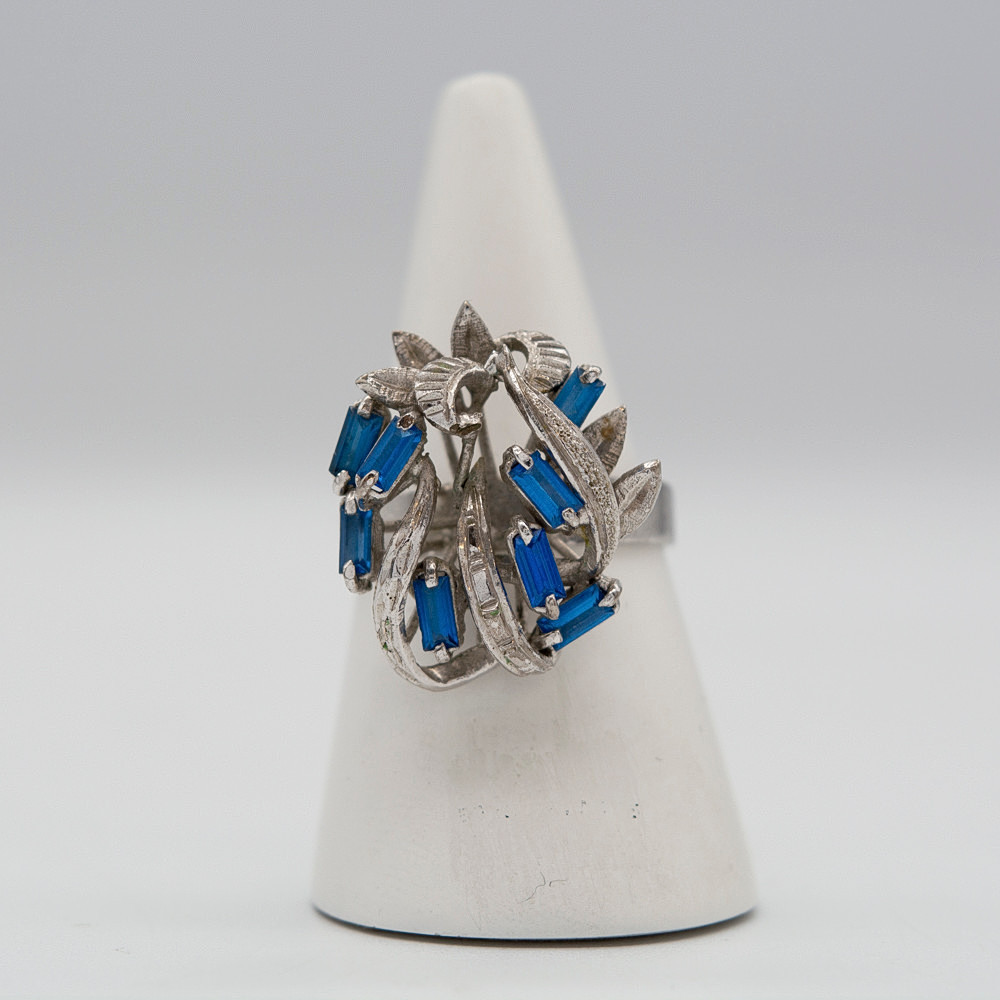RING AUS 8 KARAT GOLD MIT BLAUEN TURMALIN.