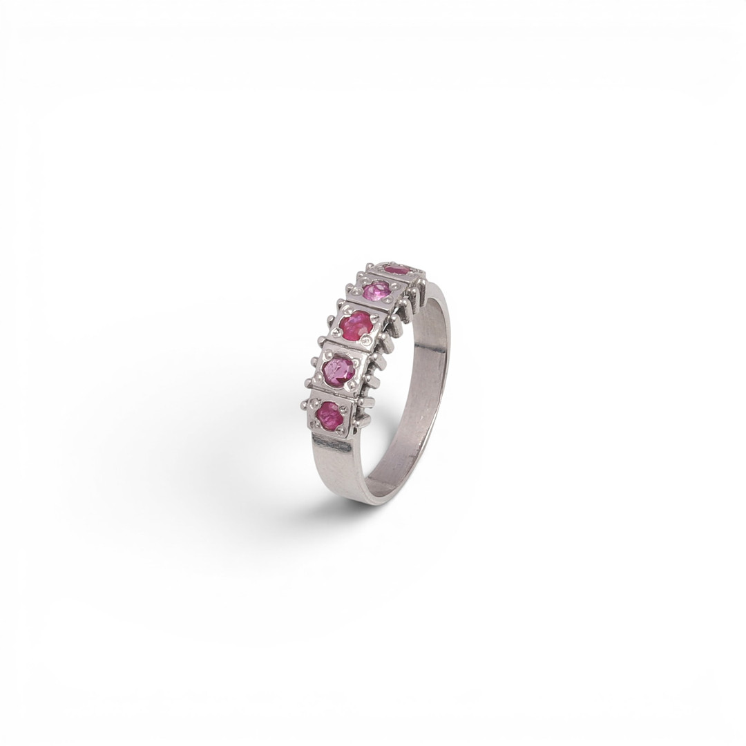 Ring with five rubies.