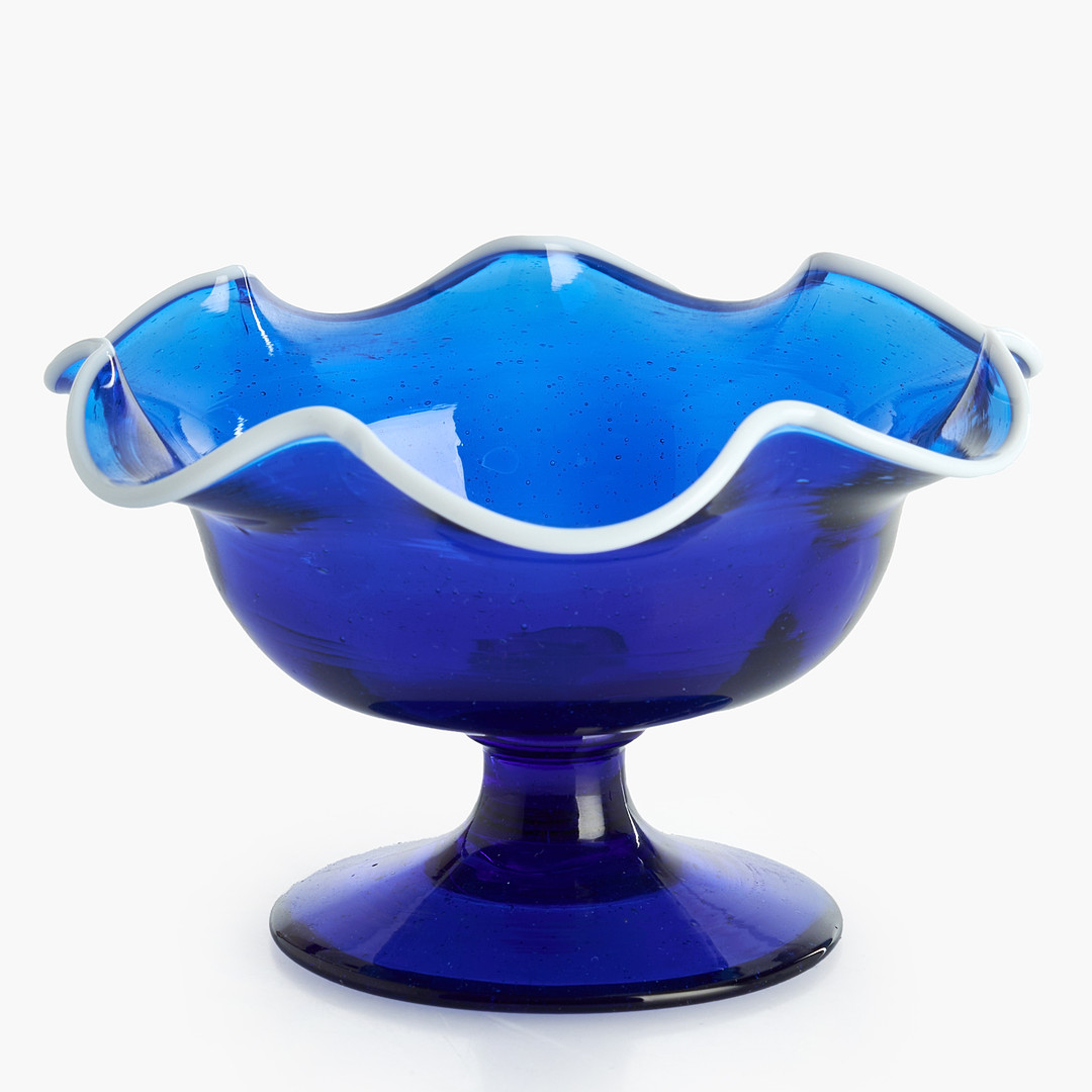 SOCKERSKÅL, blåtonat glas, förmodligen Sandö glasbruk, 1800-talets första hälft.
