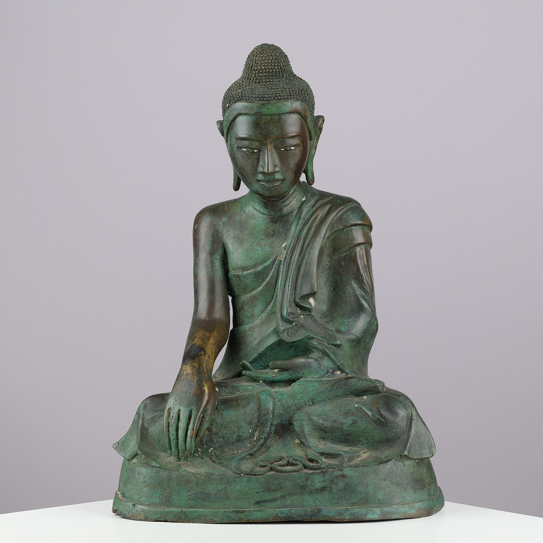 Patineret bronze Buddha 'Mandalay' stil, Burma 1900 tallet.