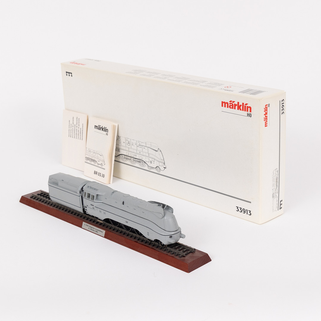 Märklin. Ånglok med tender, class BR 03.10 modellnummer 26960 HO.