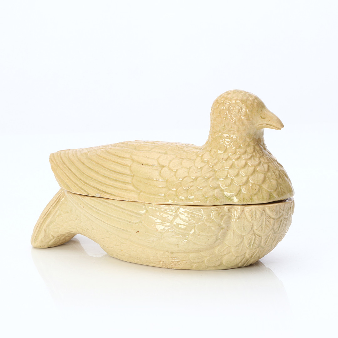 HÖGANÄS, SMÖRDUVA. Glaserad keramik. 1800-tal. Märkt undertill.