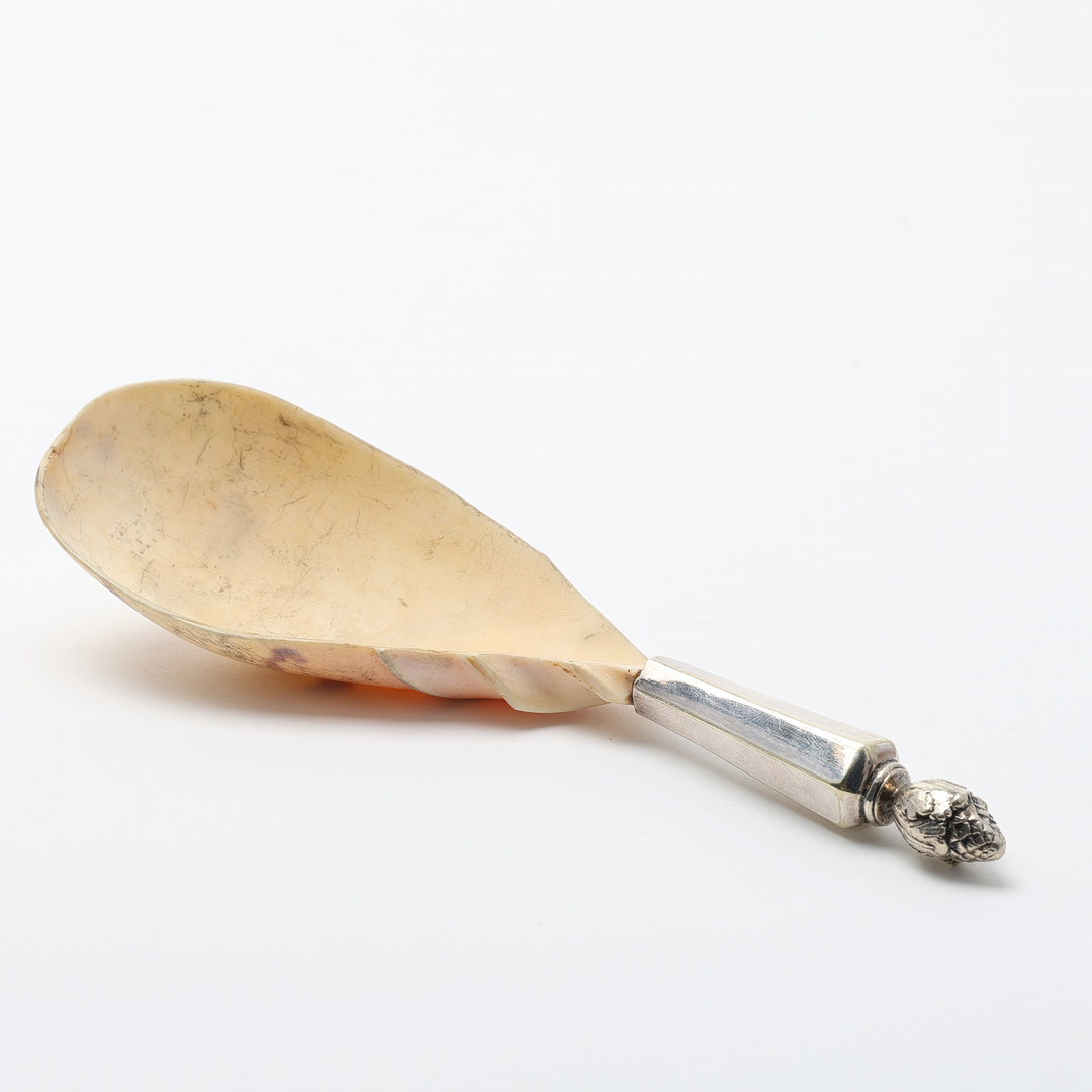 SKED, snäcka med nysilverfattning, troligen Danmark 1900-talets första hälft.