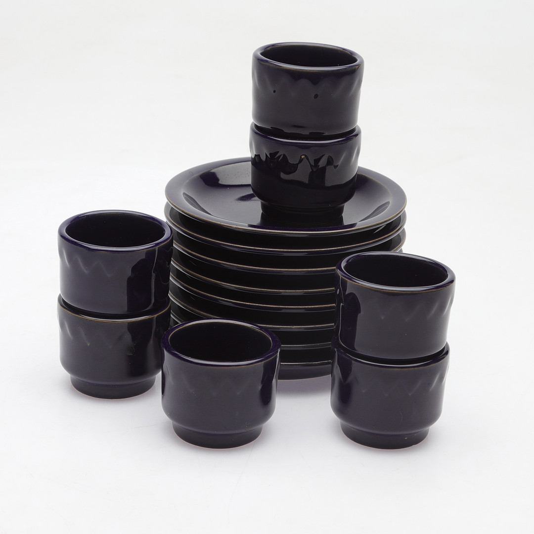 BRUNO LINDMAN. Äggkoppar och fat, 15 delar, modell nr 9034, Upsala Ekeby, 1960/70-tal.