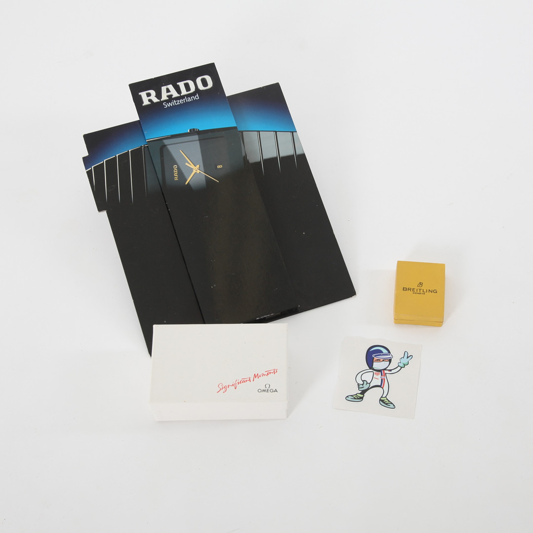 MEMORABILIA, 4 delar, Omega, Breitling, Rado och Chronograph Heuer.
