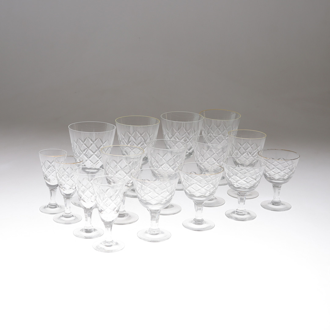 SERVISDELAR, ca 44 delar, glas, slipad dekor, 1900-tal.