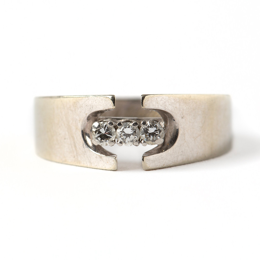 RING, 18K vitguld med briljantslipade diamanter, totalt ca 0.12 ct.