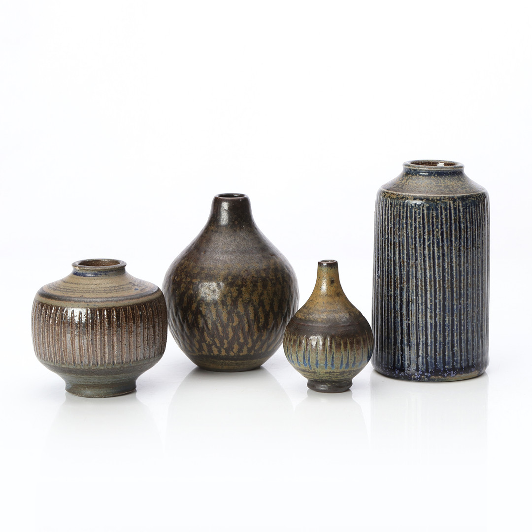VASER, FYRA ST, WALLÅKRA. Saltglaserat stengods. 1900-tal. Märkta.
