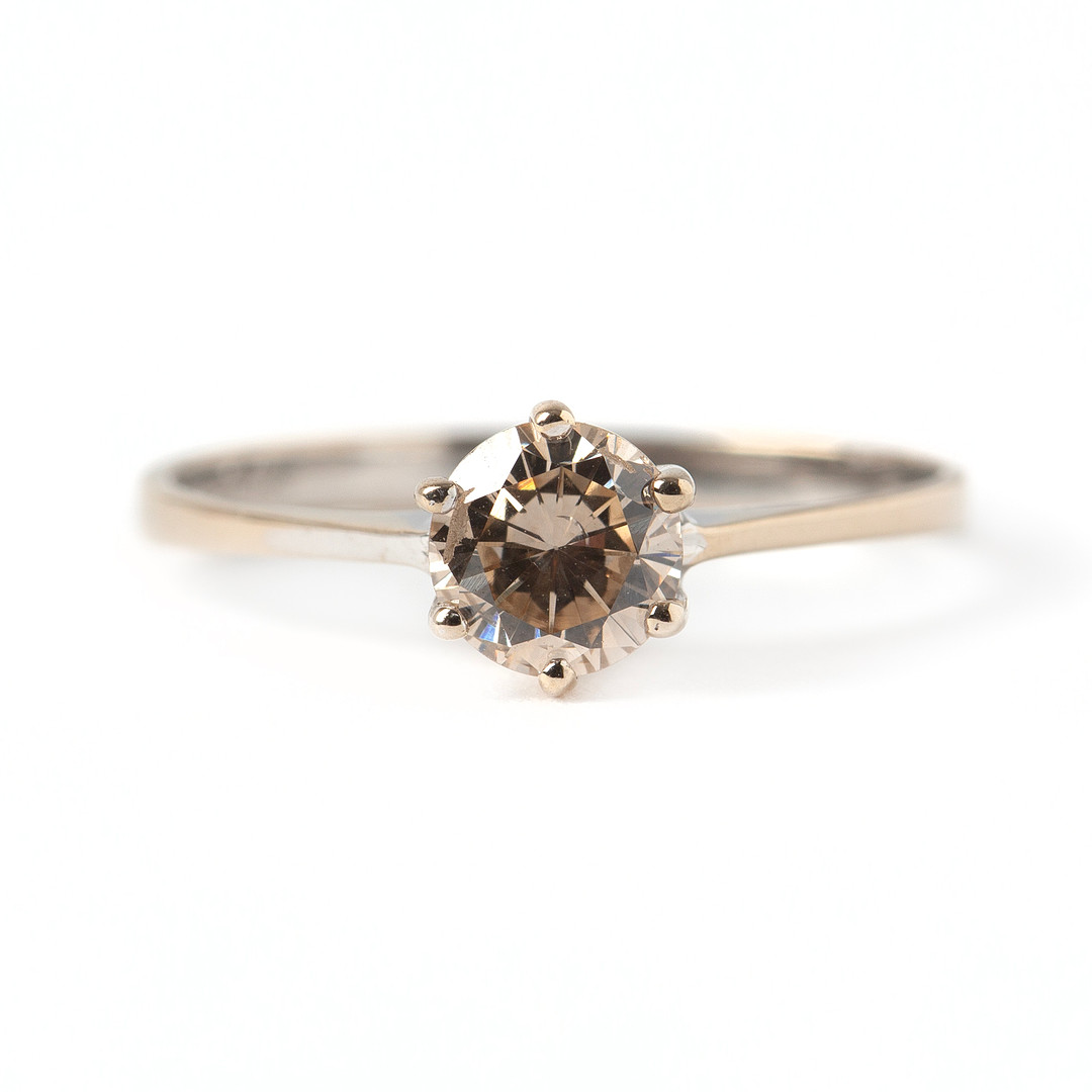 RING, 18K vitguld med briljantslipad diamant 0.62 ct, importstämplad.