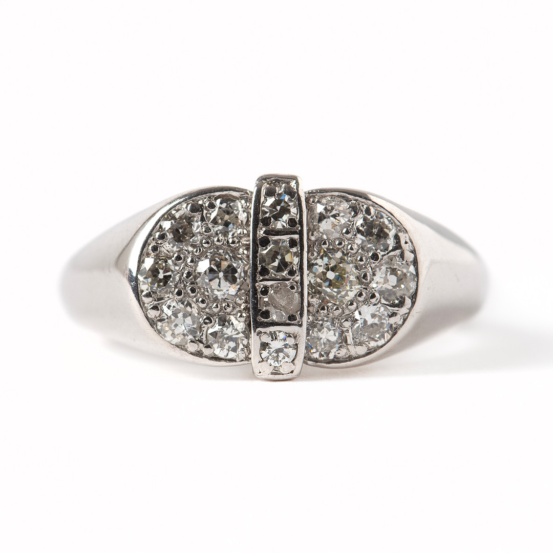 RING, 18K vitguld med briljantslipade och gammalslipade diamanter, totalt 0.45 ct.