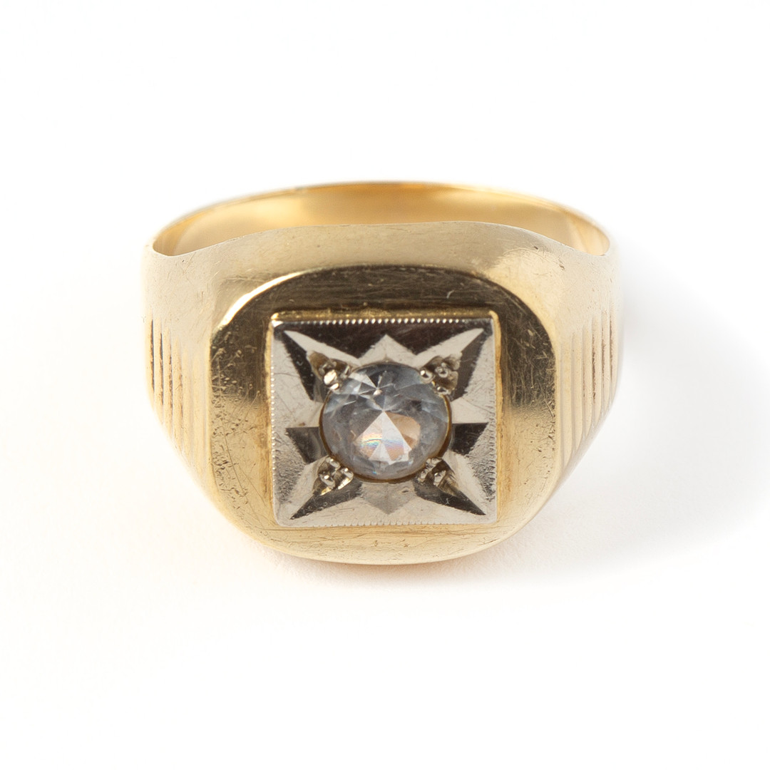 RING, 14K guld och vitguld med fasettslipad vit sten.