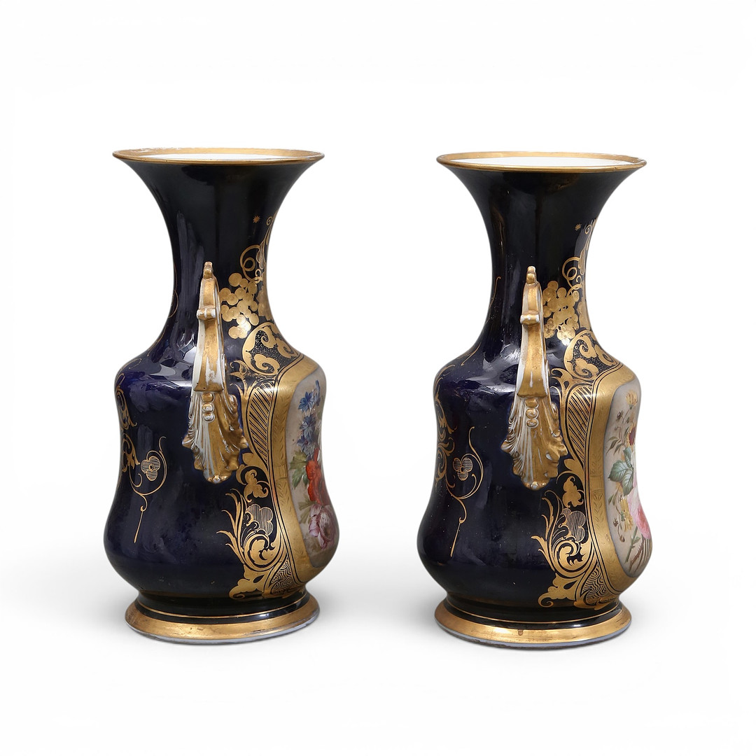 Pair of French Napoléon III Saint Valentin porcelain vases, second half of the 19th century.
