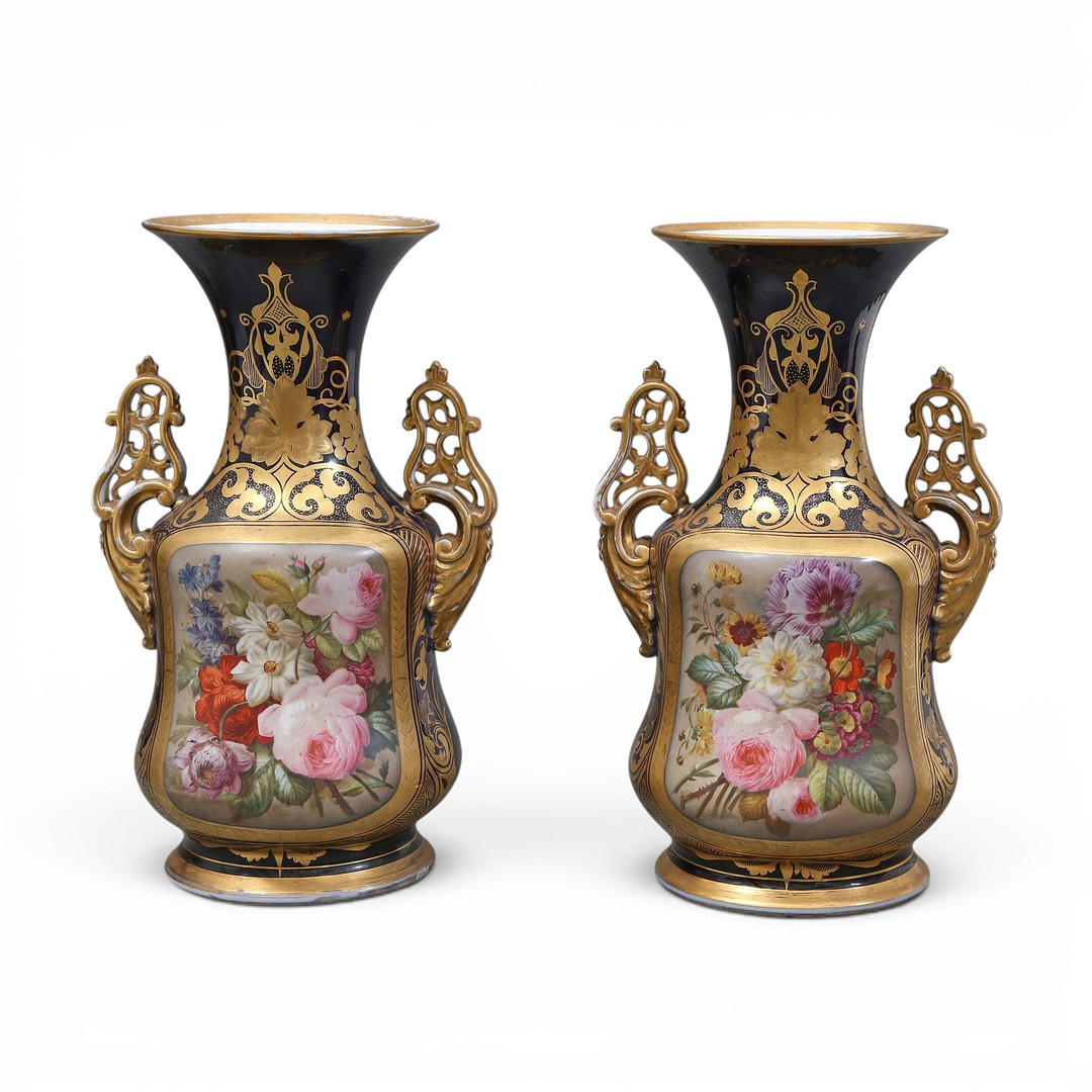 Pair of French Napoléon III Saint Valentin porcelain vases, second half of the 19th century.