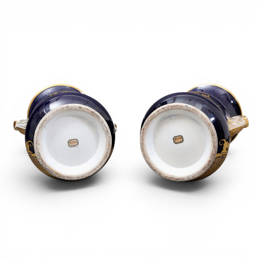 Pair of French Napoléon III Saint Valentin porcelain vases, second half of the 19th century.