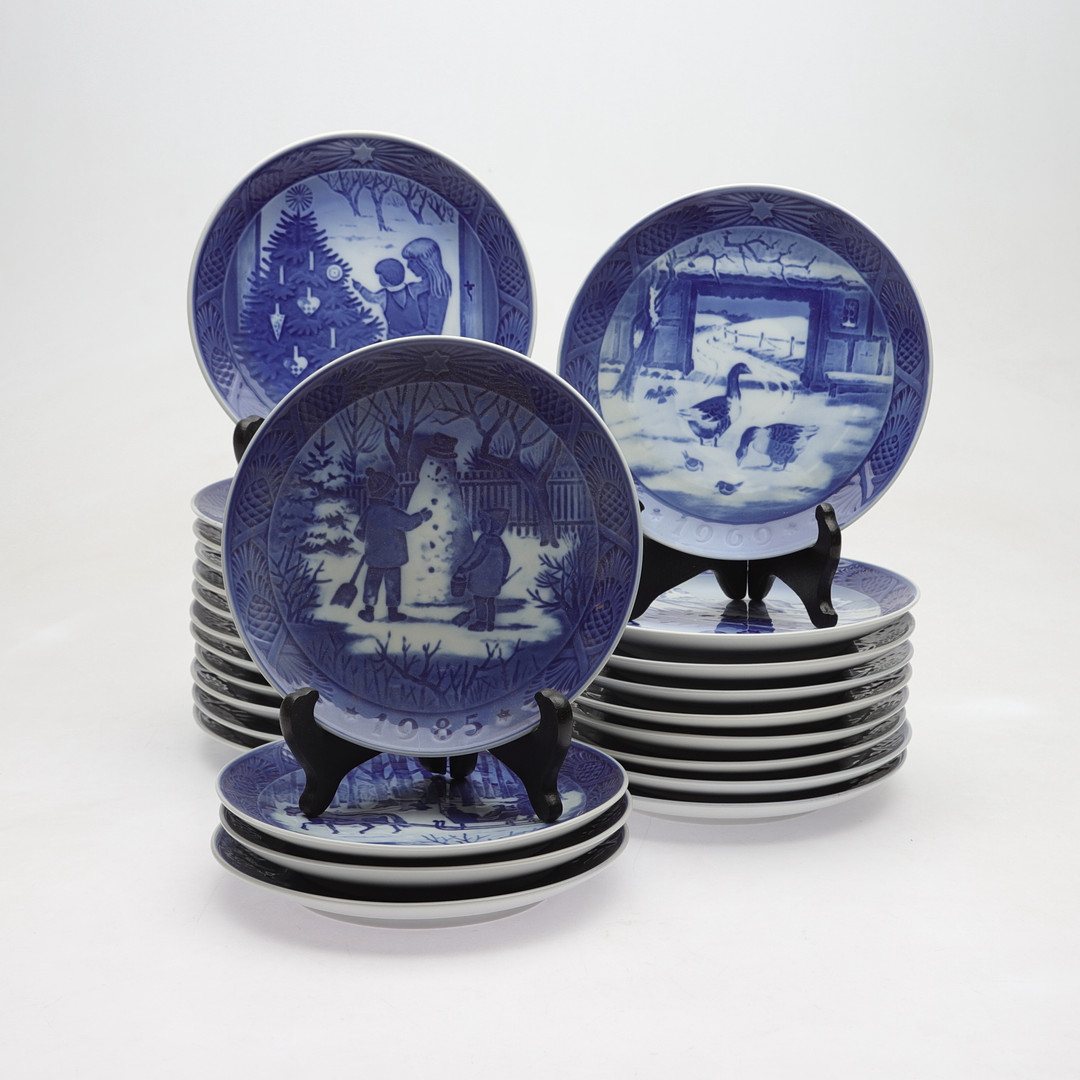 SAMLARTALLRIKAR, 25 st, porslin, årgångarna 1961-1985, Royal Copenhagen, Danmark.