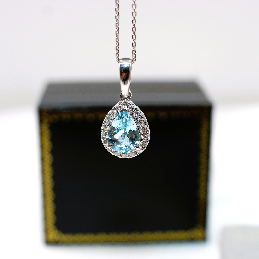 AQUAMRINE & DIAMOND CLUSTER NECKLACE.