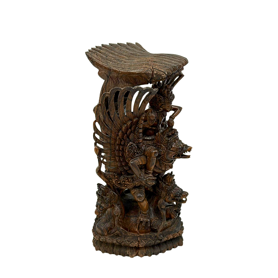 BALINESISCHE HOLZSKULPTUR DES REITTIER GARUDA MIT DEM GOTT VISHNU, BALI.