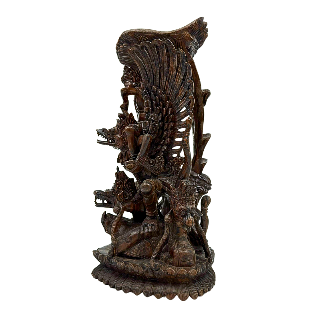 BALINESISCHE HOLZSKULPTUR DES REITTIER GARUDA MIT DEM GOTT VISHNU, BALI.