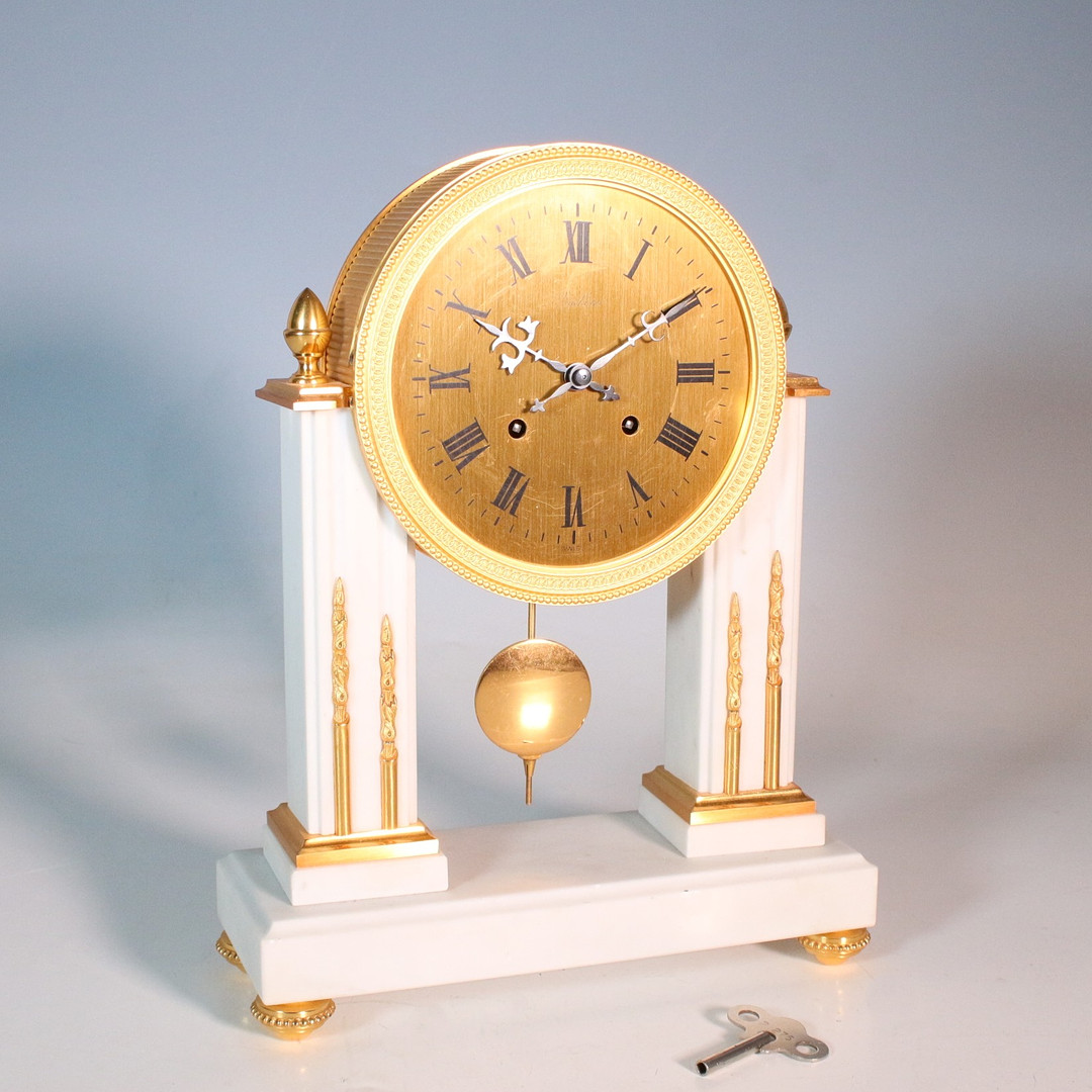 Bucherer Pendule / Portaluhr mit Schlüssel, 2. Hälfte 20. Jhd., Schweiz / Frankreich.