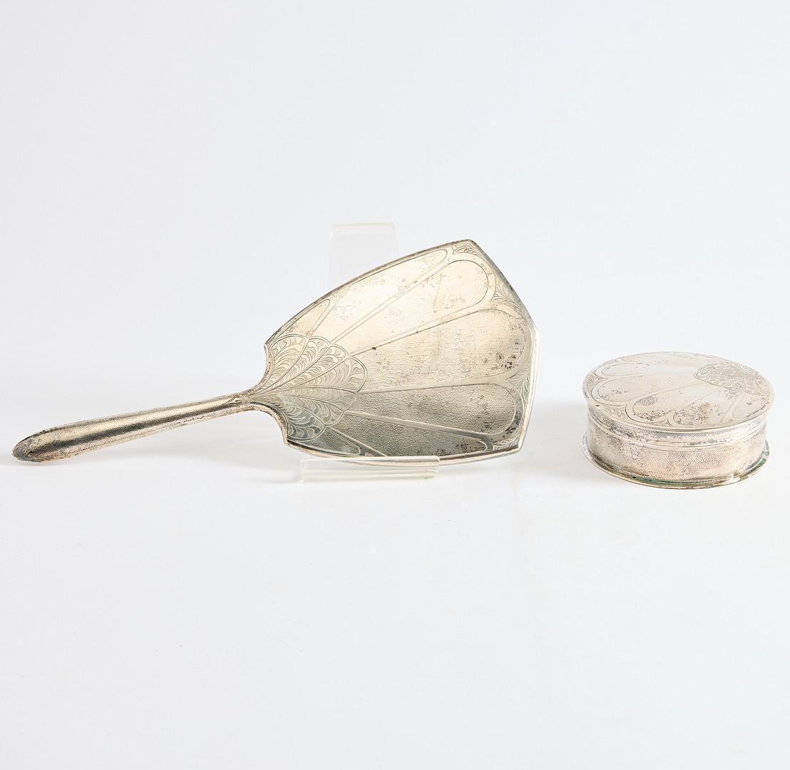 SPEGEL SAMT ASK MED LOCK, silver, Japan, 1900-talets första hälft signerade.