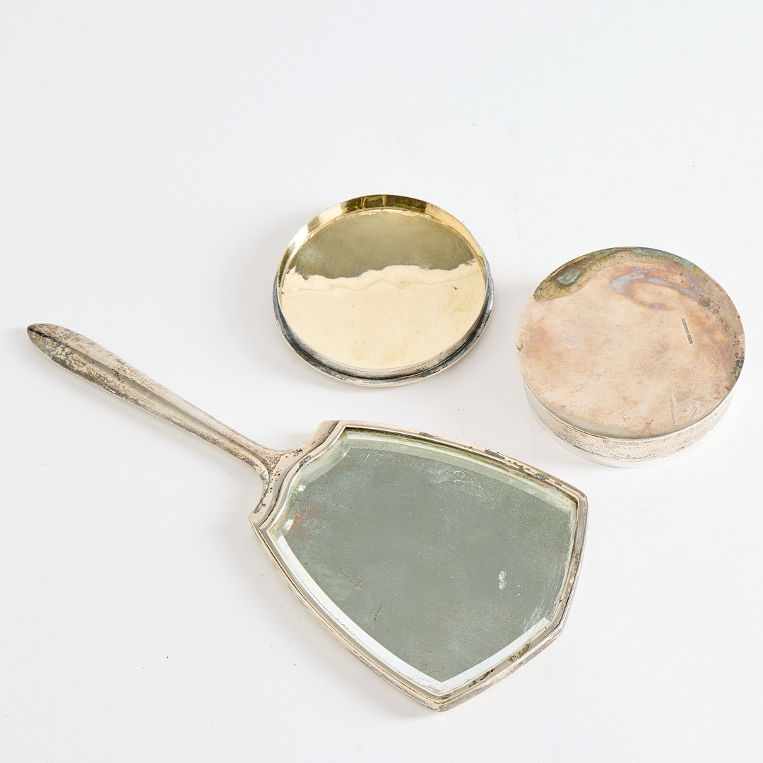 SPEGEL SAMT ASK MED LOCK, silver, Japan, 1900-talets första hälft signerade.