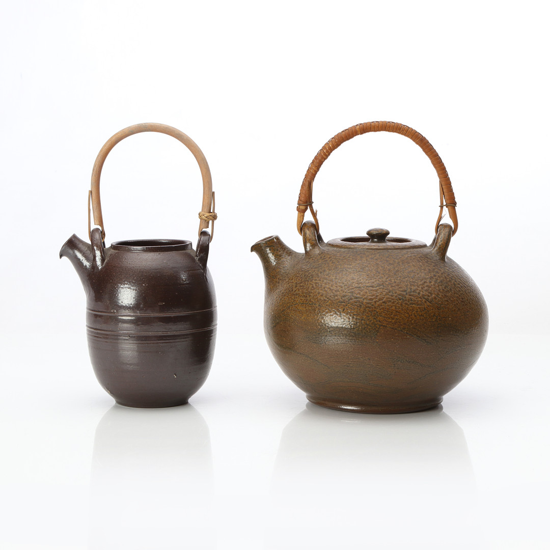 KANNOR, TVÅ ST. WALLÅKRA. Saltglaserat stengods. 1900-tal. Märkta.