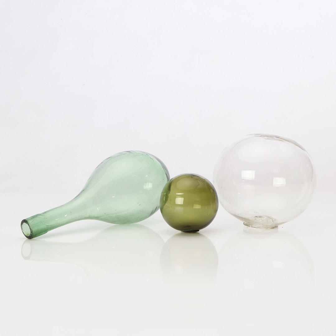 FLÖTEN, TVÅ ST OCH FLASKA. Glas. 1800-tal.