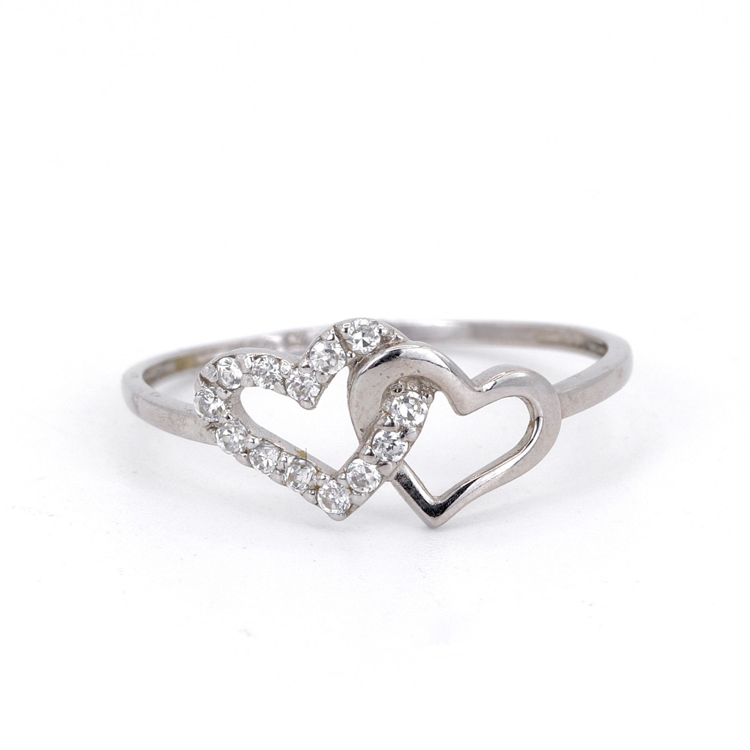 18CT DIAMOND HEART RING.