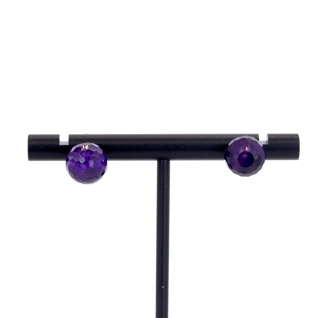 AMETHYST 9CT GOLD EARRINGS.