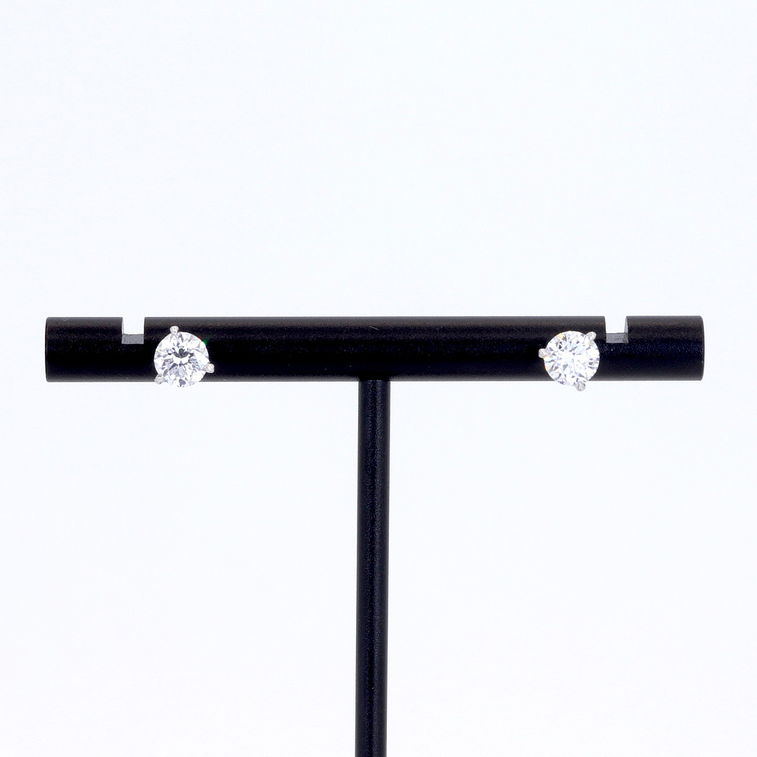 LAB GROWN 1CT DIAMOND EARRINGS.