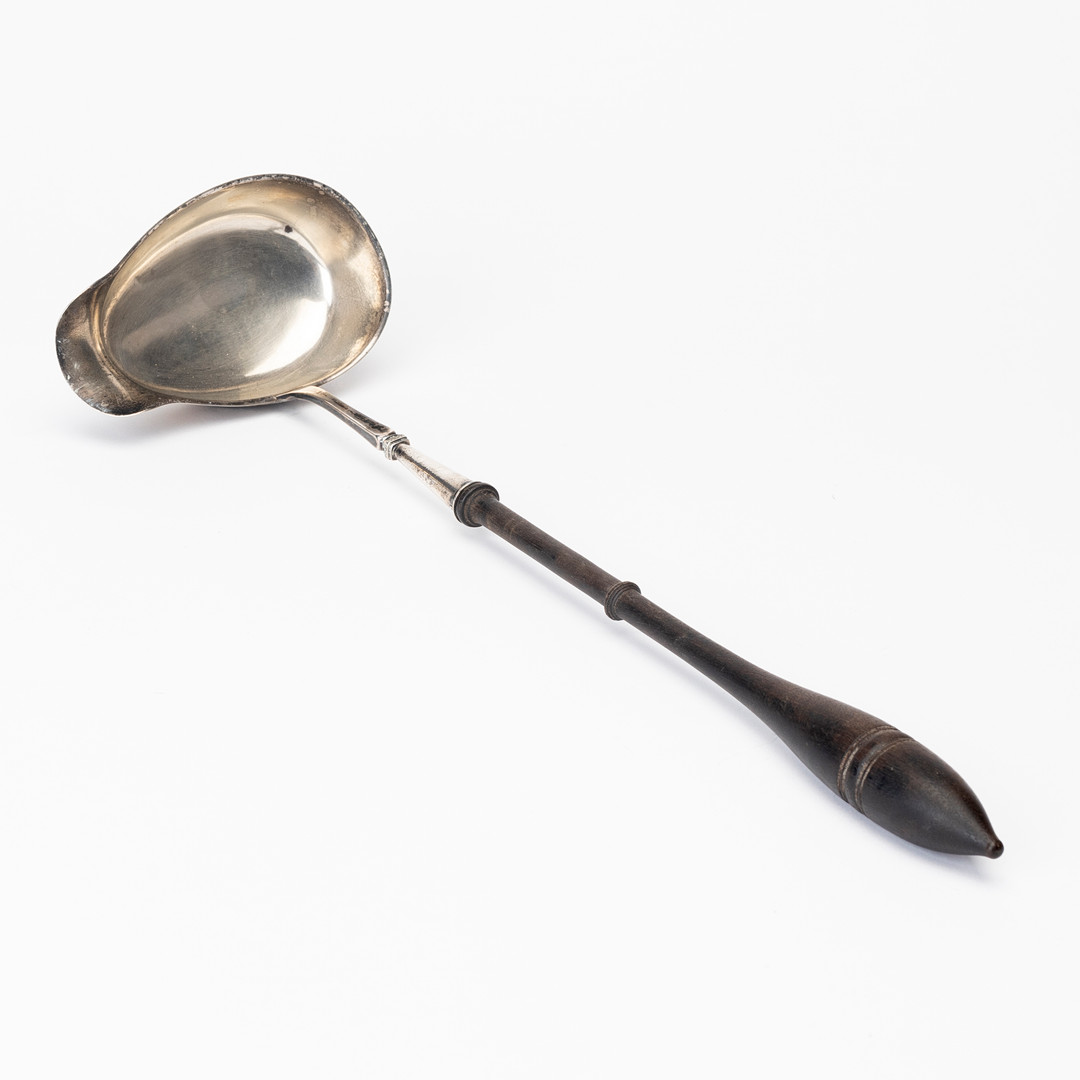 SOPPSLEV, silver med svart trähandtag, A. Nilsson, Lund, 1903.
