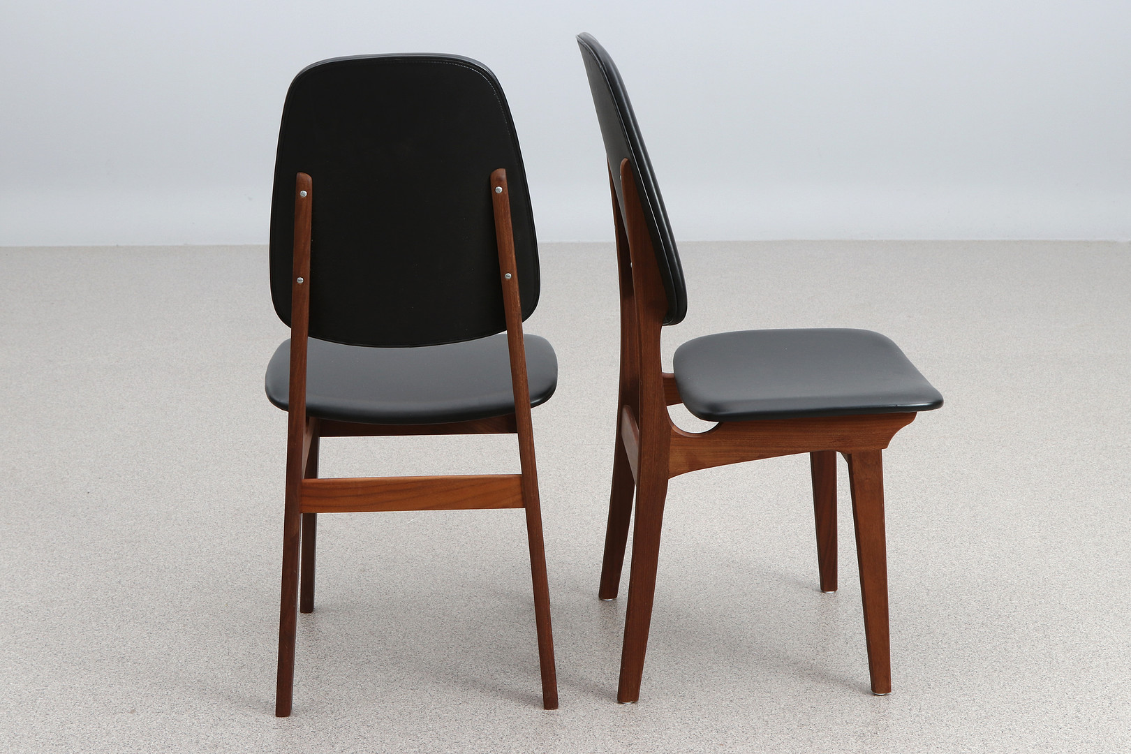 STOLAR, FYRA ST. Teak med galonklädsel. Sörheim, Norge, 1950/60-tal. Omärkta.