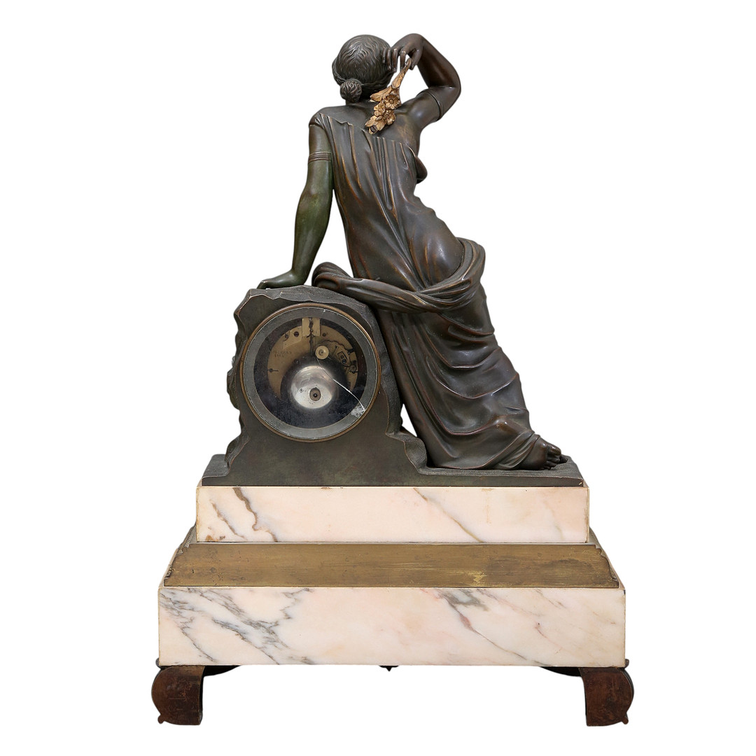 Louis Philippe table clock in patinated bronze and marble, 19th Century.