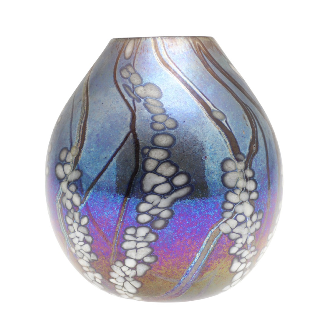 SIDDY LANGLEY. AN IRRIDESCENT WISTERIA GLASS VASE.